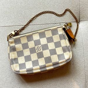 Authentic Louis Vuitton white checkerboard small pochette good condition